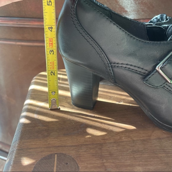 Clark’s black heels - Picture 7 of 8